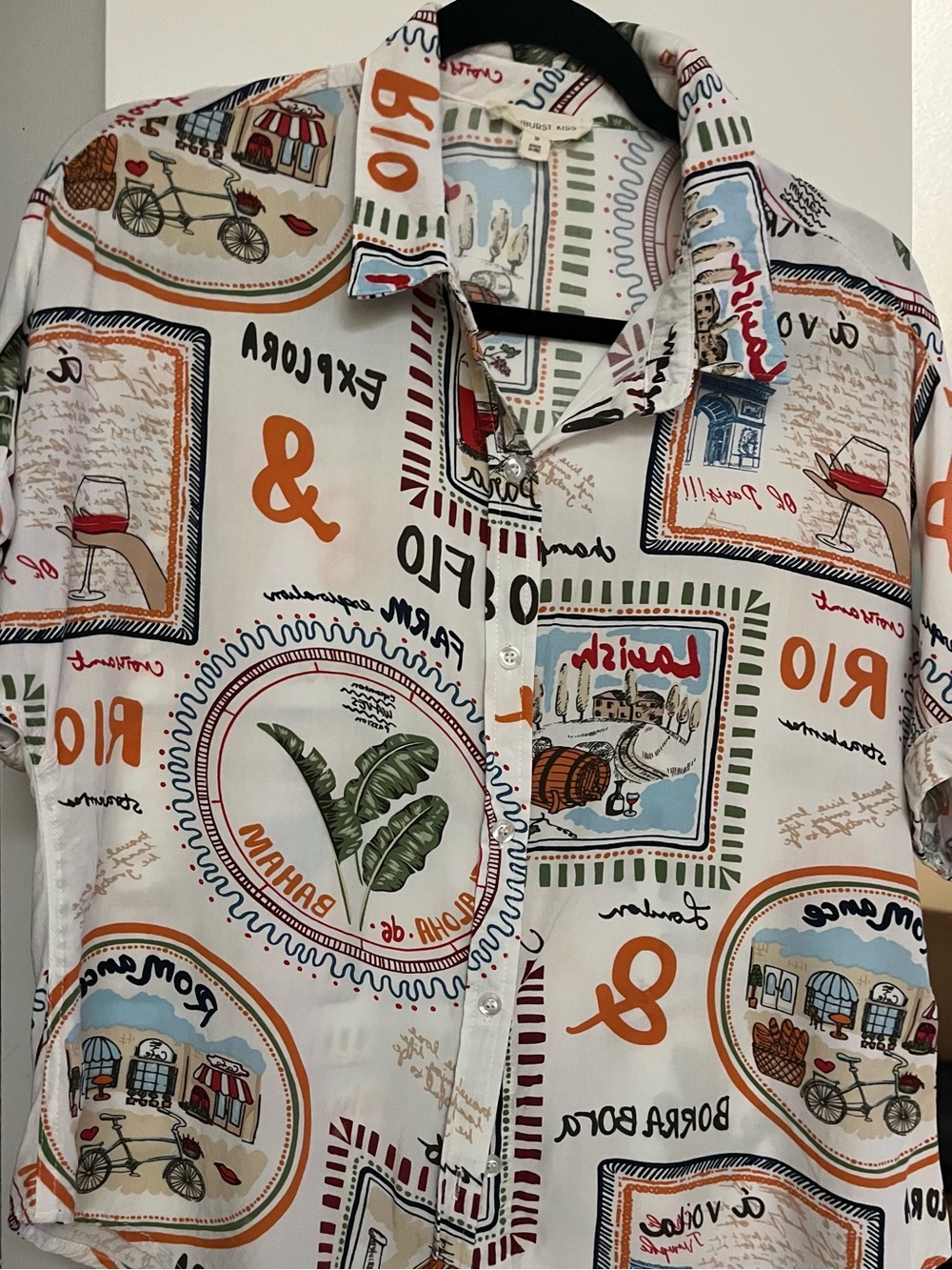 Sunburst Kiss Postcard Travel
Print Button Up Blouse size M